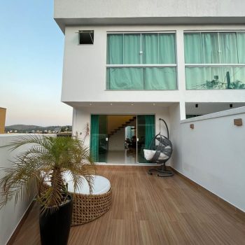 Linda casa moderna à venda na Estância de Pendotiba – Maria Paula