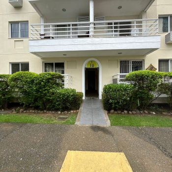 Apartamento à venda em condomínio fechado com área de lazer completa